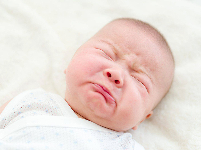Nghẹt mũi ở trẻ sơ sinh - Nguyên nhân và mách Mẹ cách xử trí