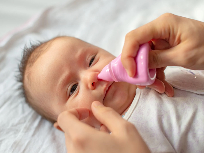 Nghẹt mũi ở trẻ sơ sinh - Nguyên nhân và mách Mẹ cách xử trí