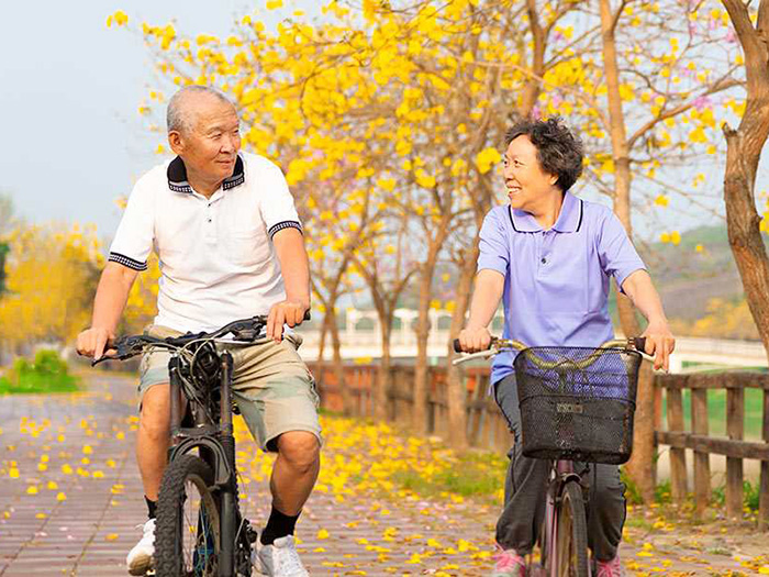 Người già bị thoái hoá khớp gối nên tập thể dục gì tốt nhất?