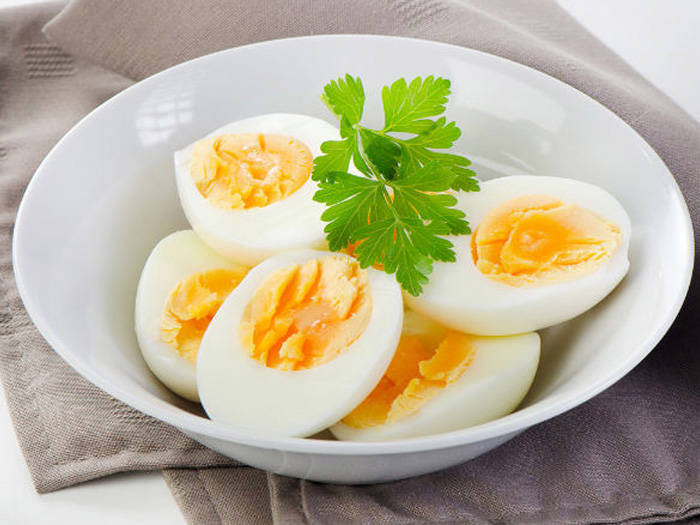 Tìm hiểu - Hỏi đáp: Khi ăn trứng gà vịt nên ăn tái hay nấu chín?
