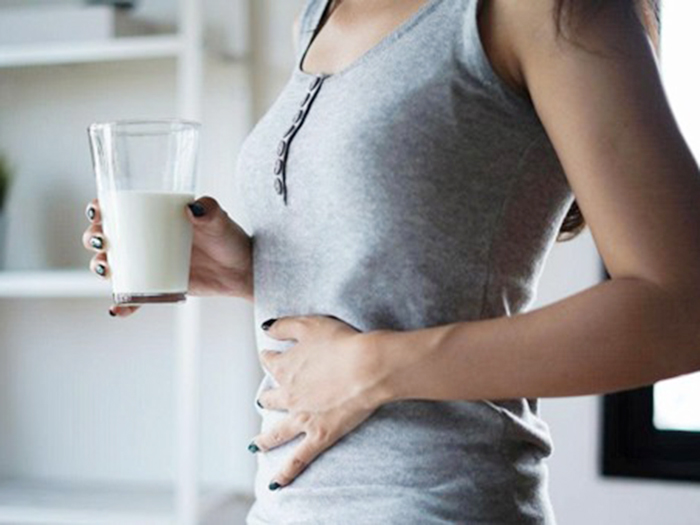Bạn có biết những ai không nên uống sữa vào buổi sáng không?