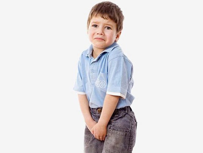 Bé trai kêu đau bộ phận sinh dục có nguy hiểm không?