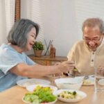Tuổi già càng lười làm những việc này càng tốt cho sức khoẻ